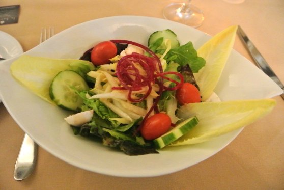 Entrée (Appetizer): Salade 